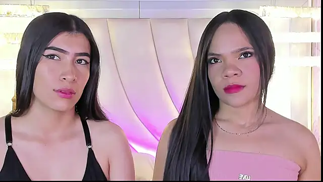 Snapshot of siara_and_zoe chatting on April 14, 2026, 10:59 pm siara and zoe online show from April 14, 2026, 10:59 pm