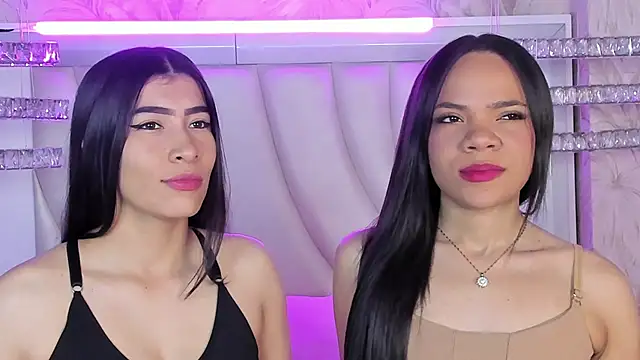 Snapshot of siara_and_zoe chatting on April 7, 2026, 12:23 am siara and zoe online show from April 7, 2026, 12:23 am