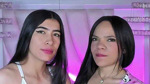 Snapshot of siara_and_zoe chatting on May 21, 2026, 11:02 pm siara and zoe online show from May 21, 2026, 11:02 pm