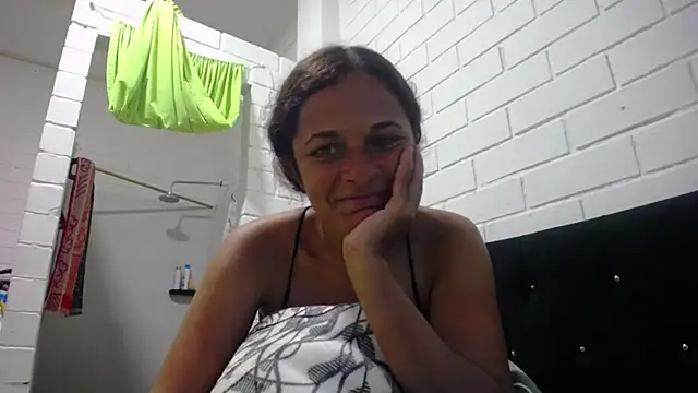 Snapshot of GiveLove1 chatting on March 13, 2025, 10:10 pm GiveLove1 online show from March 13, 2025, 10:10 pm