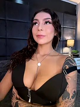 Snapshot of CHERRYY_BOMB_ chatting on November 24, 2025, 6:08 pm CHERRYY BOMB online show from November 24, 2025, 6:08 pm