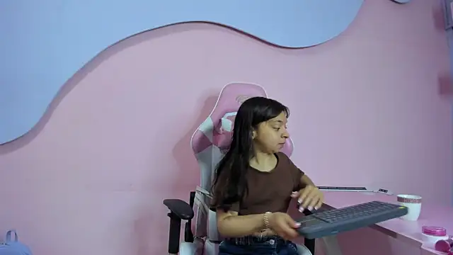 CharlotteMuller online show from February 25, 2026, 8:19 pm