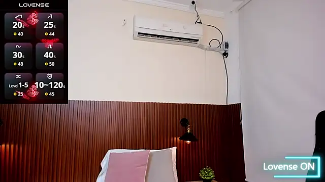 chanel brunette online show from October 6, 2025, 7:25 pm