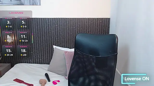 chanel brunette online show from December 1, 2025, 7:37 pm