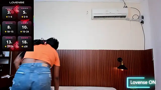 chanel brunette online show from October 2, 2025, 7:17 pm