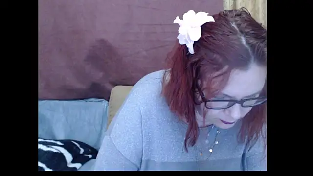 Snapshot of PlayfullMature chatting on May 4, 2026, 6:33 pm PlayfullMature online show from May 4, 2026, 6:33 pm