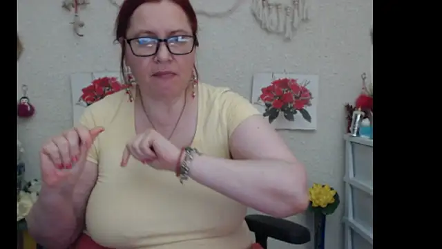 Snapshot of PlayfullMature chatting on September 29, 2025, 12:11 pm PlayfullMature online show from September 29, 2025, 12:11 pm