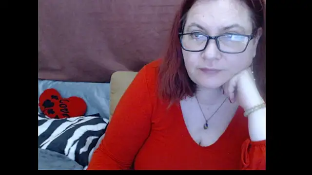 Snapshot of PlayfullMature chatting on April 19, 2026, 5:25 pm PlayfullMature online show from April 19, 2026, 5:25 pm