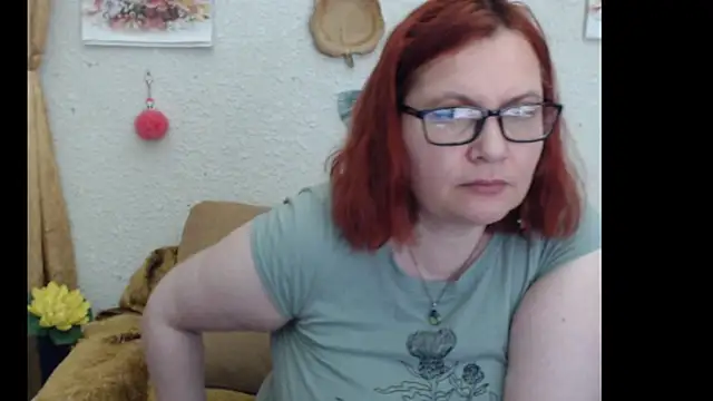 Snapshot of PlayfullMature chatting on October 14, 2025, 3:56 pm PlayfullMature online show from October 14, 2025, 3:56 pm