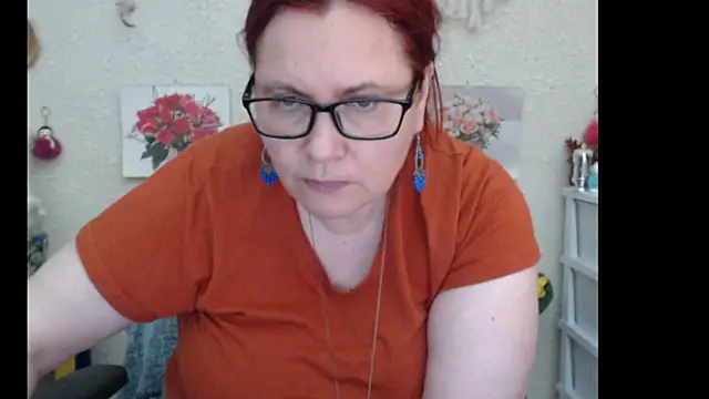 Snapshot of PlayfullMature chatting on September 21, 2025, 6:24 pm PlayfullMature online show from September 21, 2025, 6:24 pm