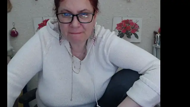 Snapshot of PlayfullMature chatting on September 24, 2025, 3:51 pm PlayfullMature online show from September 24, 2025, 3:51 pm