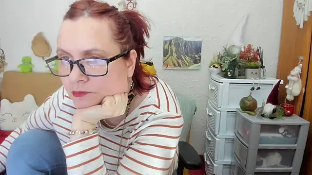Snapshot of PlayfullMature chatting on March 10, 2025, 9:29 pm PlayfullMature online show from March 10, 2025, 9:29 pm