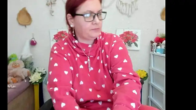 Snapshot of PlayfullMature chatting on September 27, 2025, 6:47 pm PlayfullMature online show from September 27, 2025, 6:47 pm