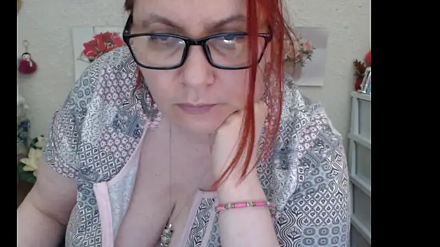 Snapshot of PlayfullMature chatting on September 20, 2025, 10:15 pm PlayfullMature online show from September 20, 2025, 10:15 pm