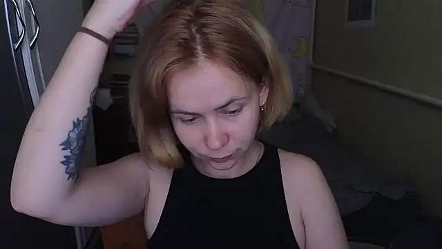 Snapshot of Riley_Roo chatting on May 19, 2026, 9:49 am Riley Roo online show from May 19, 2026, 9:49 am