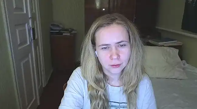 Snapshot of Riley_Roo chatting on February 11, 2025, 8:31 pm Riley Roo online show from February 11, 2025, 8:31 pm