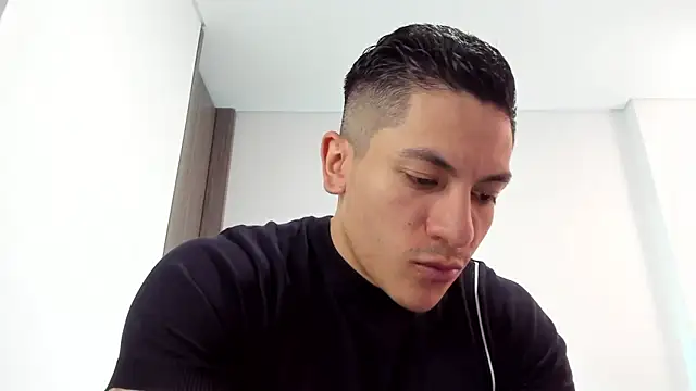 Snapshot of aquiles_51 chatting on June 2, 2026, 6:30 pm aquiles 51 online show from June 2, 2026, 6:30 pm