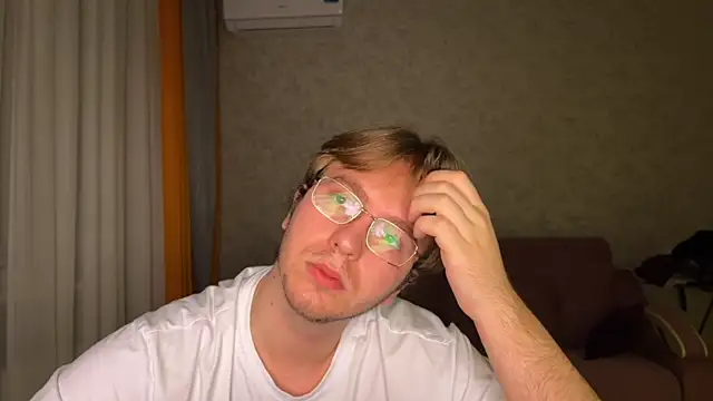 kiopiggy online show from November 29, 2025, 10:43 pm