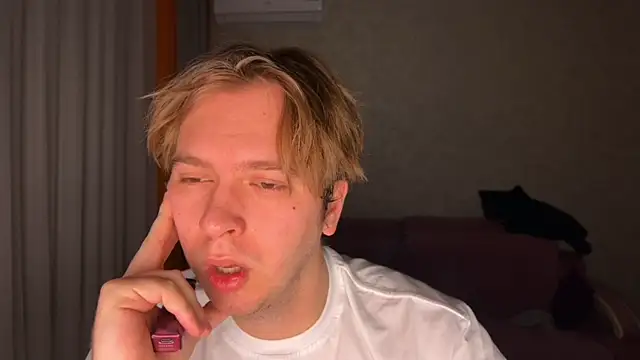 kiopiggy online show from December 17, 2025, 4:34 pm