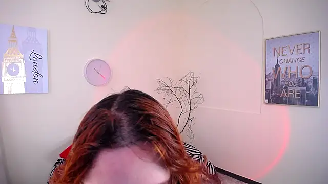 IsaBaileys  online show from March 21, 2025, 7:35 pm