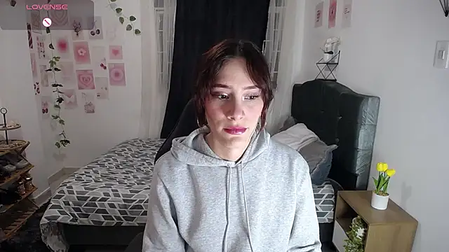 Snapshot of IsaBaileys_ chatting on May 26, 2026, 10:41 pm IsaBaileys online show from May 26, 2026, 10:41 pm