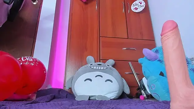 saralolo420 online show from February 14, 2025, 4:15 am