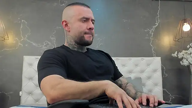 Snapshot of BruceDallas chatting on February 13, 2025, 12:35 am BruceDallas online show from February 13, 2025, 12:35 am