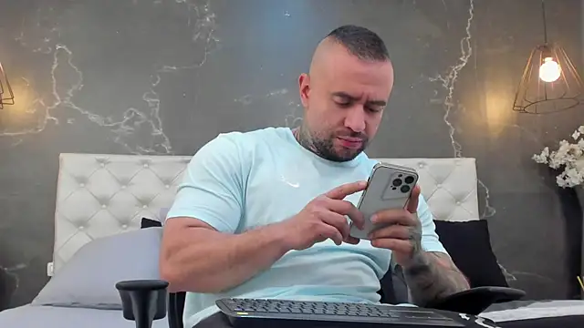 Snapshot of BruceDallas chatting on February 25, 2025, 1:20 am BruceDallas online show from February 25, 2025, 1:20 am