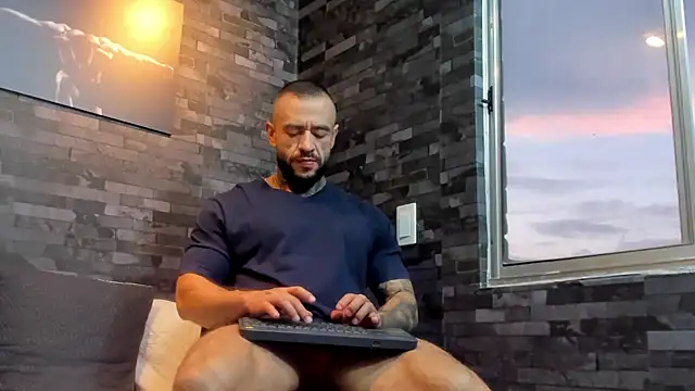 Snapshot of BruceDallas chatting on September 19, 2025, 11:09 pm BruceDallas online show from September 19, 2025, 11:09 pm