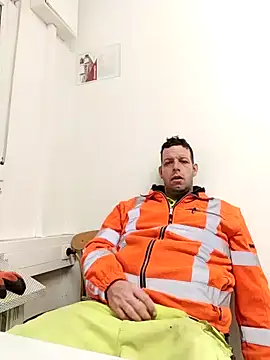 Snapshot of Knuffelstaaf123 chatting on January 6, 2026, 7:01 am Knuffelstaaf123 online show from January 6, 2026, 7:01 am