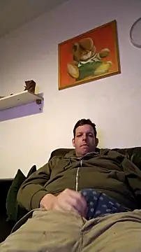 Snapshot of Knuffelstaaf123 chatting on February 1, 2026, 1:15 am Knuffelstaaf123 online show from February 1, 2026, 1:15 am