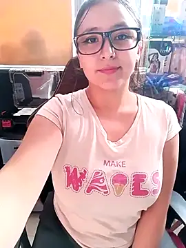 Snapshot of Cute_Penelope chatting on March 20, 2025, 6:20 pm Cute Penelope online show from March 20, 2025, 6:20 pm
