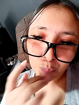 Snapshot of Cute_Penelope chatting on March 22, 2025, 3:09 pm Cute Penelope online show from March 22, 2025, 3:09 pm