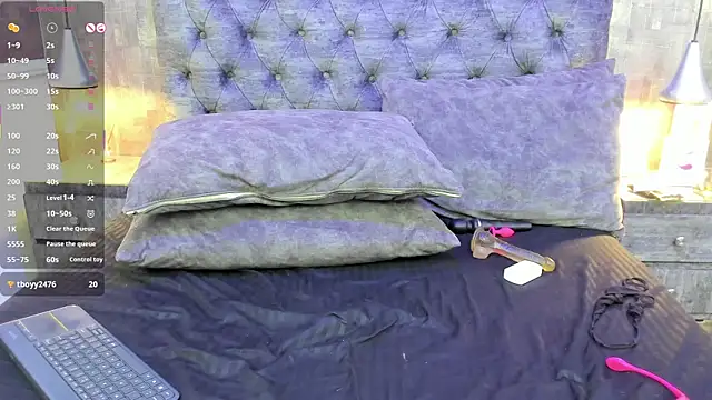 Honey-420- online show from December 4, 2025, 2:27 pm