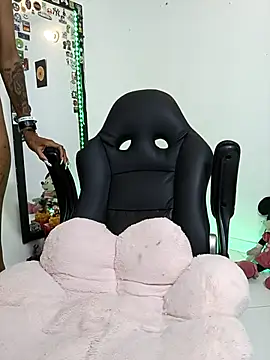 Snapshot of Honey-420- chatting on September 20, 2025, 1:10 am Honey-420- online show from September 20, 2025, 1:10 am