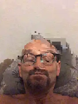 Snapshot of henfri chatting on October 19, 2025, 9:56 am henfri online show from October 19, 2025, 9:56 am