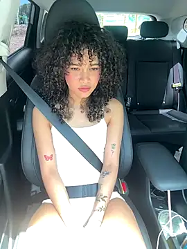 Lianh Benett online show from October 12, 2025, 3:35 pm