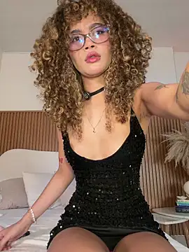 Snapshot of Lianh_Benett chatting on February 8, 2026, 8:23 am Lianh Benett online show from February 8, 2026, 8:23 am