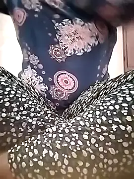 Snapshot of tahra-19 chatting on February 14, 2025, 2:12 pm tahra-19 online show from February 14, 2025, 2:12 pm