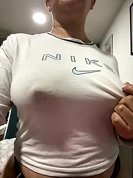 ruby santana777 online show from November 18, 2025, 3:32 am