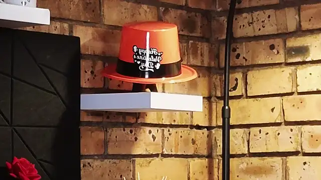 Astoria Moon online show from February 13, 2026, 7:36 pm