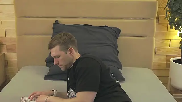 EthanPinkman online show from April 19, 2026, 4:02 am