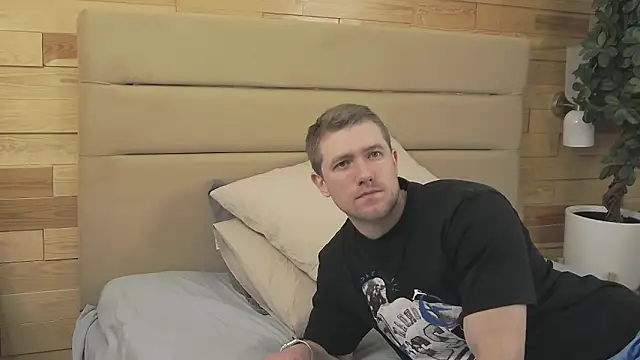 Snapshot of EthanPinkman chatting on November 7, 2025, 4:28 am EthanPinkman online show from November 7, 2025, 4:28 am