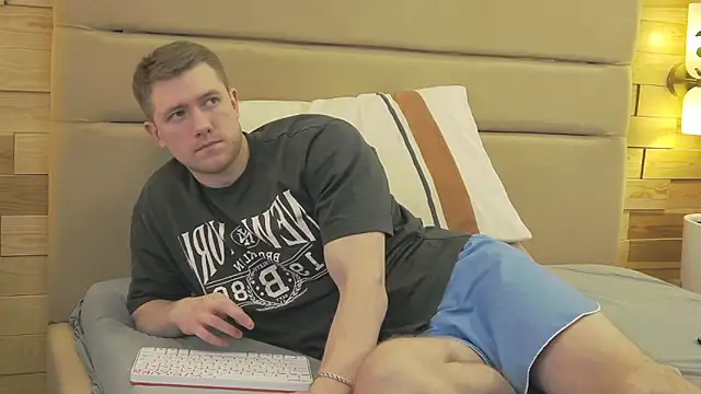 Snapshot of EthanPinkman chatting on February 3, 2026, 6:40 am EthanPinkman online show from February 3, 2026, 6:40 am