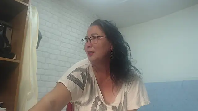 Snapshot of EmmaSquirt chatting on November 16, 2025, 9:08 pm EmmaSquirt online show from November 16, 2025, 9:08 pm