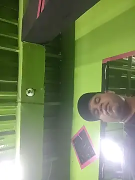 Snapshot of Evert_hairyboy chatting on October 9, 2025, 8:31 pm Evert hairyboy online show from October 9, 2025, 8:31 pm