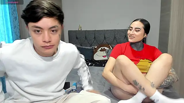 Snapshot of steban_and_kim chatting on January 31, 2025, 10:42 pm steban and kim online show from January 31, 2025, 10:42 pm