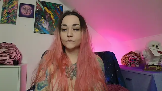 Snapshot of PinkHurricaneOfficial chatting on February 6, 2026, 11:12 pm PinkHurricaneOfficial online show from February 6, 2026, 11:12 pm