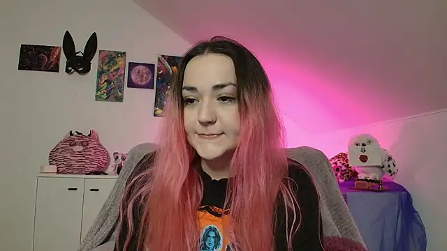 Snapshot of PinkHurricaneOfficial chatting on January 15, 2026, 4:43 pm PinkHurricaneOfficial online show from January 15, 2026, 4:43 pm