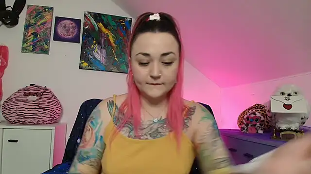 Snapshot of PinkHurricaneOfficial chatting on February 28, 2026, 1:11 pm PinkHurricaneOfficial online show from February 28, 2026, 1:11 pm